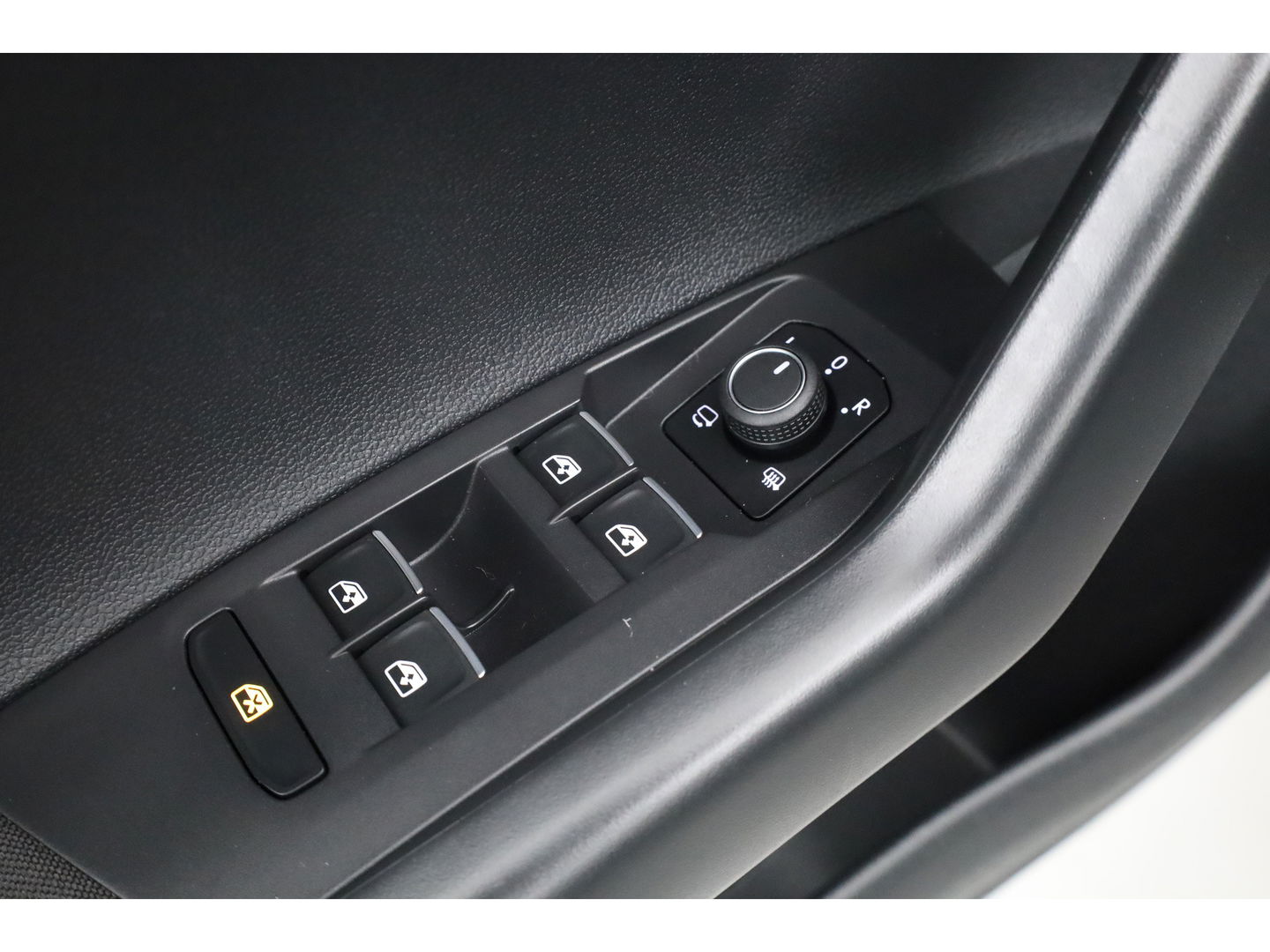 Volkswagen Taigo 1.0 TSI Life Business | Apple CarPlay | Navi | Travel Assist | Stoelverw. | PDC V+A