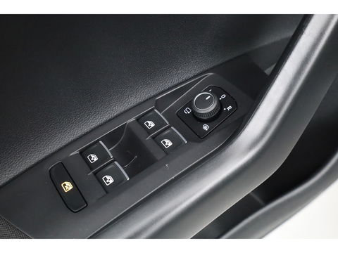 Volkswagen Taigo 1.0 TSI Life Business | Apple CarPlay | Navi | Travel Assist | Stoelverw. | PDC V+A