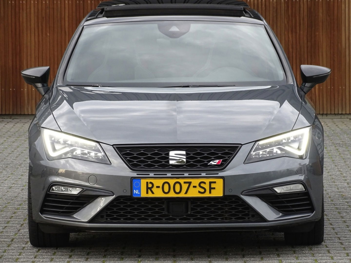SEAT Leon 2.0 TSI CUPRA 300 F1 DSG / panoramadak / Beats / LED