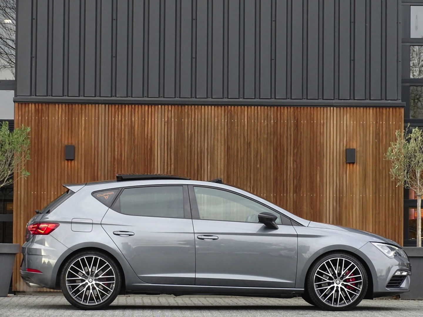SEAT Leon 2.0 TSI CUPRA 300 F1 DSG / panoramadak / Beats / LED
