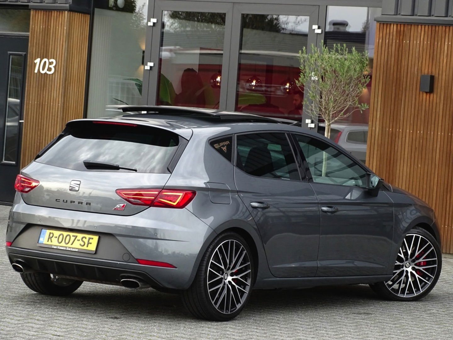 SEAT Leon 2.0 TSI CUPRA 300 F1 DSG / panoramadak / Beats / LED