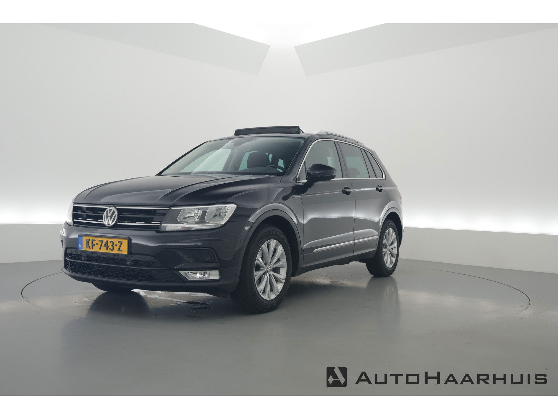 Volkswagen Tiguan 1.4 TSI Connected Series | Pano | Elek. Trekhaak | Massage | CarPlay | Stoelverw. | Navi | Cruise Contr.