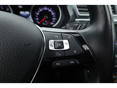 Volkswagen Tiguan 1.4 TSI Connected Series | Pano | Elek. Trekhaak | Massage | CarPlay | Stoelverw. | Navi | Cruise Contr.