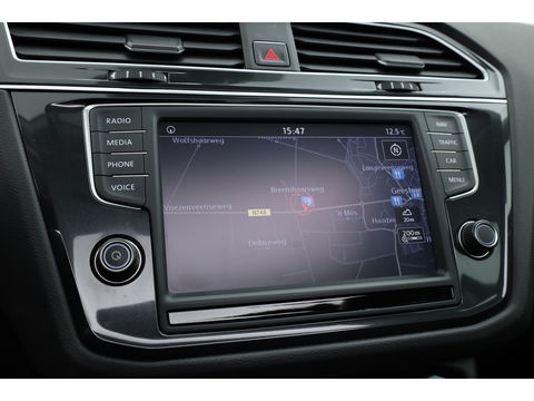 Volkswagen Tiguan 1.4 TSI Connected Series | Pano | Elek. Trekhaak | Massage | CarPlay | Stoelverw. | Navi | Cruise Contr.