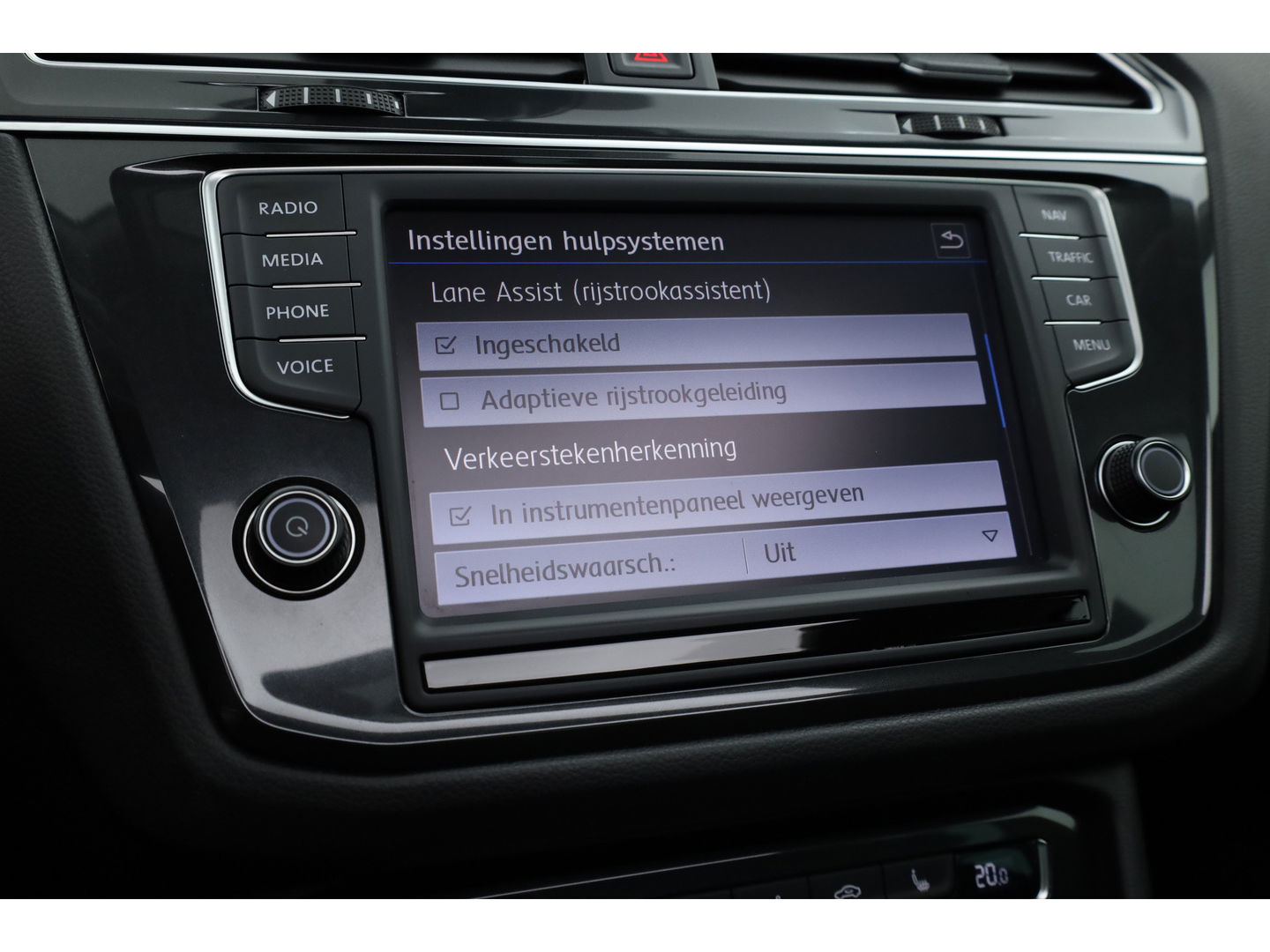Volkswagen Tiguan 1.4 TSI Connected Series | Pano | Elek. Trekhaak | Massage | CarPlay | Stoelverw. | Navi | Cruise Contr.