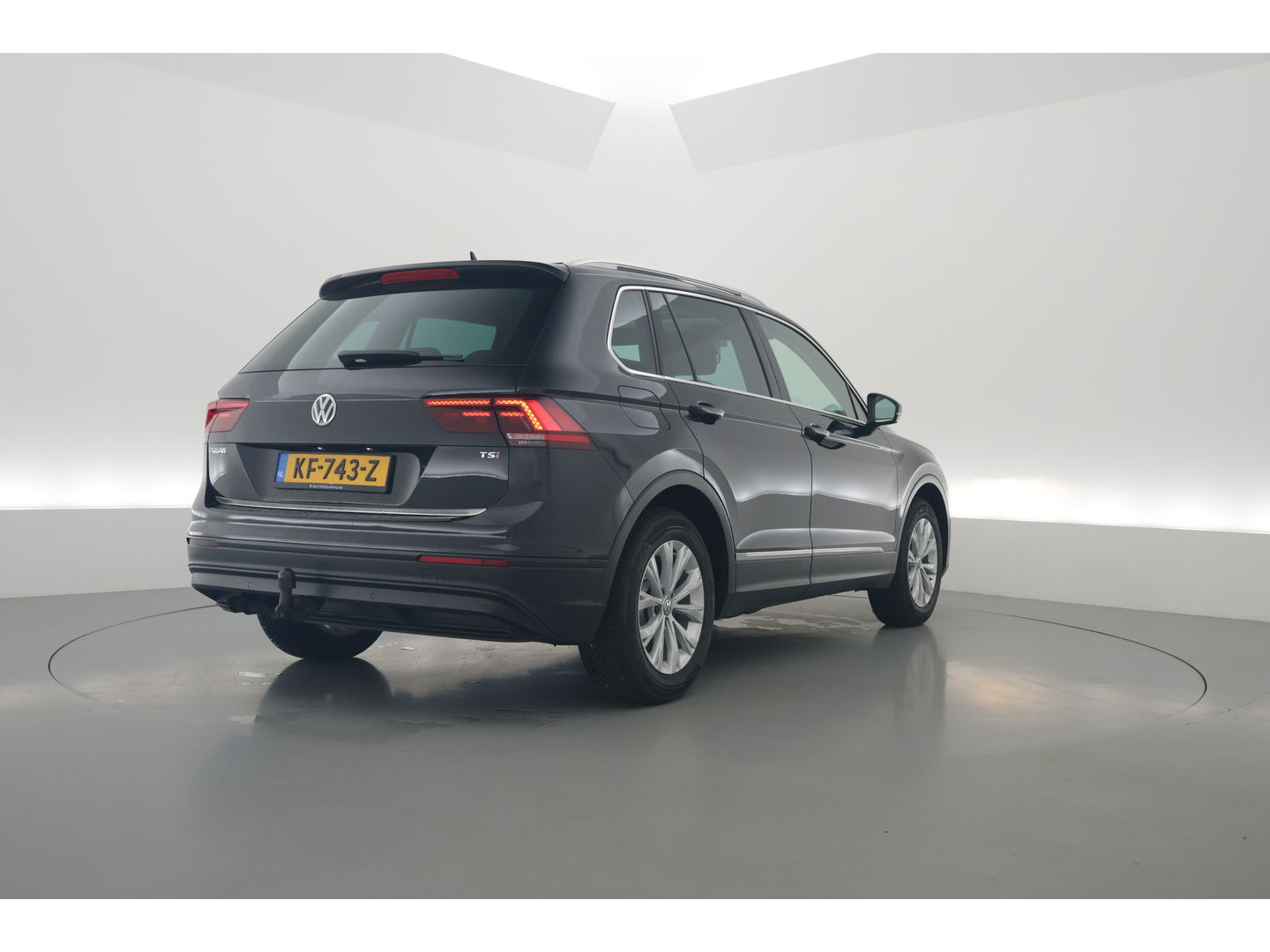 Volkswagen Tiguan 1.4 TSI Connected Series | Pano | Elek. Trekhaak | Massage | CarPlay | Stoelverw. | Navi | Cruise Contr.