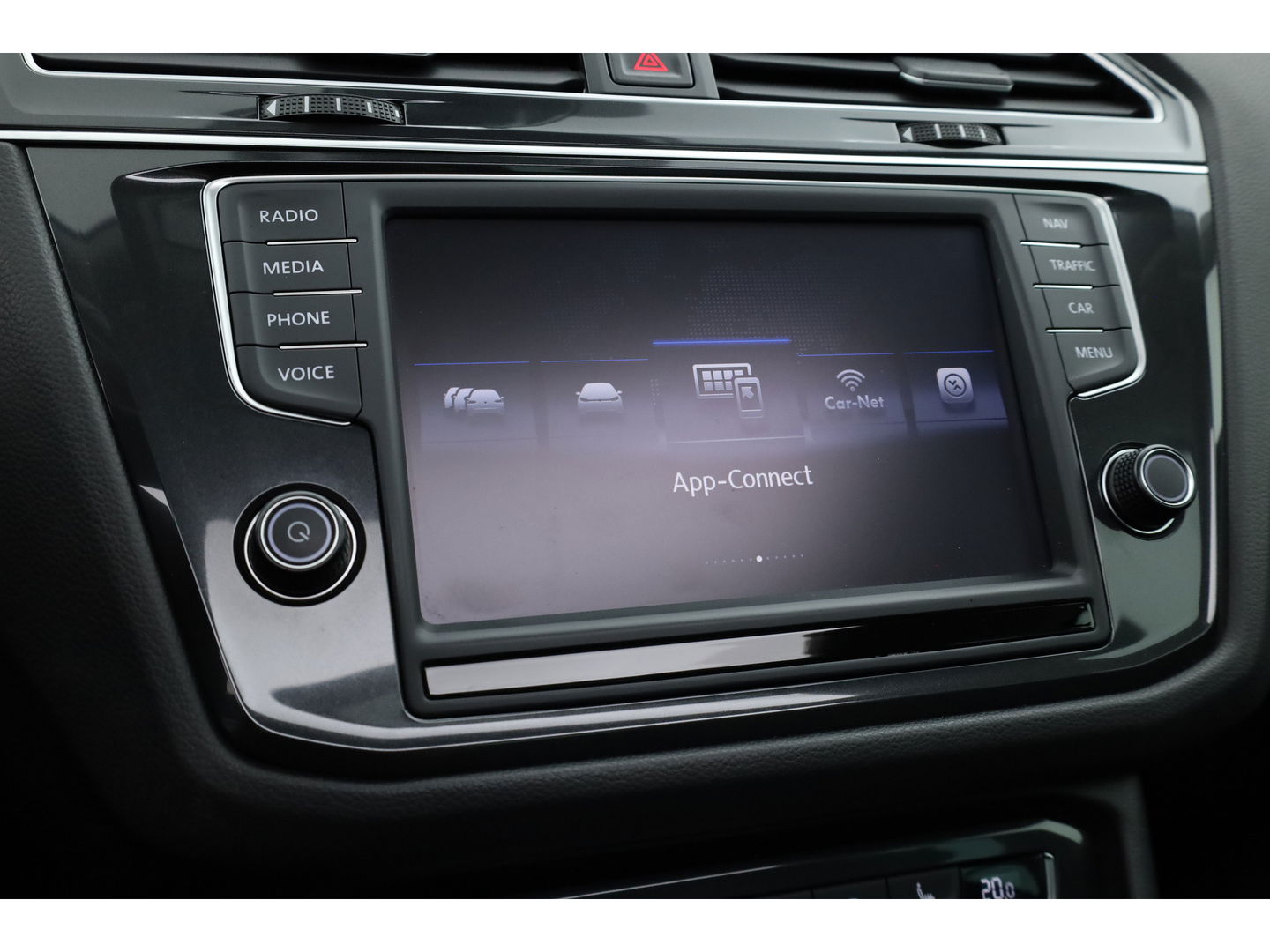 Volkswagen Tiguan 1.4 TSI Connected Series | Pano | Elek. Trekhaak | Massage | CarPlay | Stoelverw. | Navi | Cruise Contr.