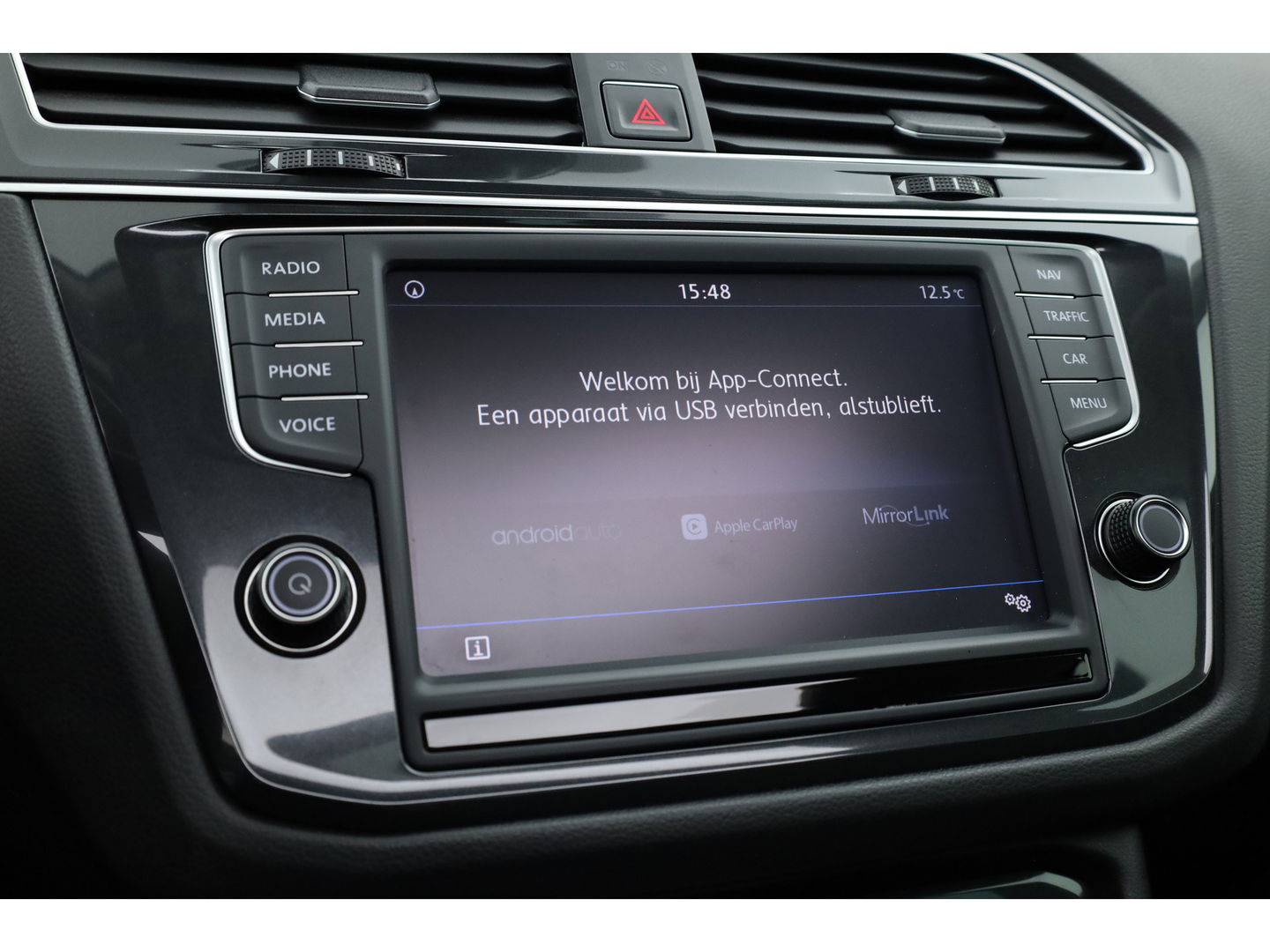 Volkswagen Tiguan 1.4 TSI Connected Series | Pano | Elek. Trekhaak | Massage | CarPlay | Stoelverw. | Navi | Cruise Contr.