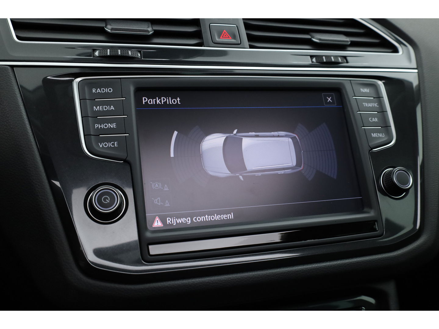 Volkswagen Tiguan 1.4 TSI Connected Series | Pano | Elek. Trekhaak | Massage | CarPlay | Stoelverw. | Navi | Cruise Contr.