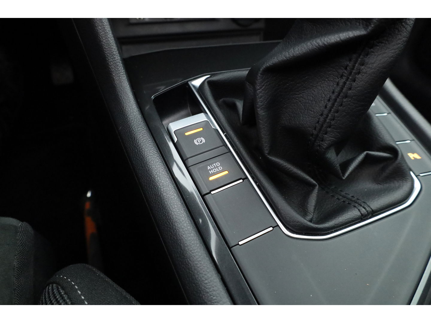 Volkswagen Tiguan 1.4 TSI Connected Series | Pano | Elek. Trekhaak | Massage | CarPlay | Stoelverw. | Navi | Cruise Contr.