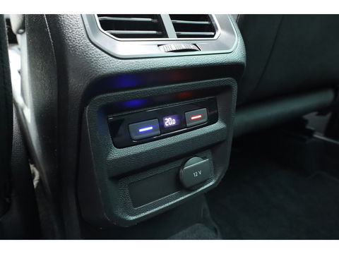 Volkswagen Tiguan 1.4 TSI Connected Series | Pano | Elek. Trekhaak | Massage | CarPlay | Stoelverw. | Navi | Cruise Contr.