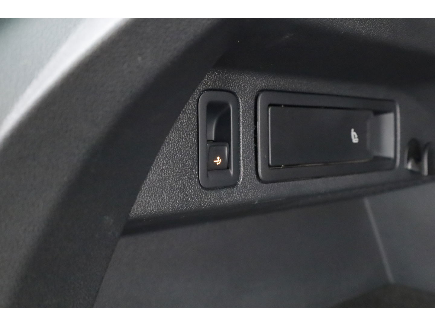 Volkswagen Tiguan 1.4 TSI Connected Series | Pano | Elek. Trekhaak | Massage | CarPlay | Stoelverw. | Navi | Cruise Contr.