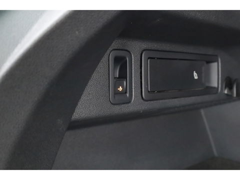 Volkswagen Tiguan 1.4 TSI Connected Series | Pano | Elek. Trekhaak | Massage | CarPlay | Stoelverw. | Navi | Cruise Contr.