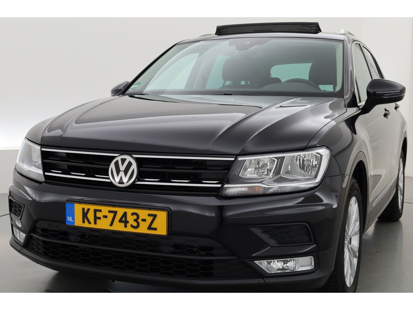 Volkswagen Tiguan 1.4 TSI Connected Series | Pano | Elek. Trekhaak | Massage | CarPlay | Stoelverw. | Navi | Cruise Contr.