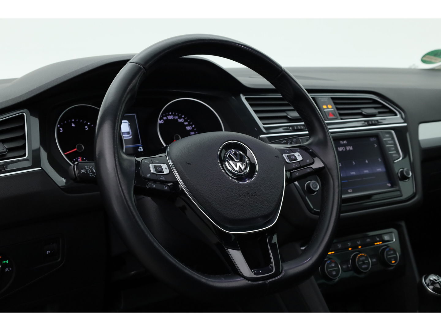 Volkswagen Tiguan 1.4 TSI Connected Series | Pano | Elek. Trekhaak | Massage | CarPlay | Stoelverw. | Navi | Cruise Contr.