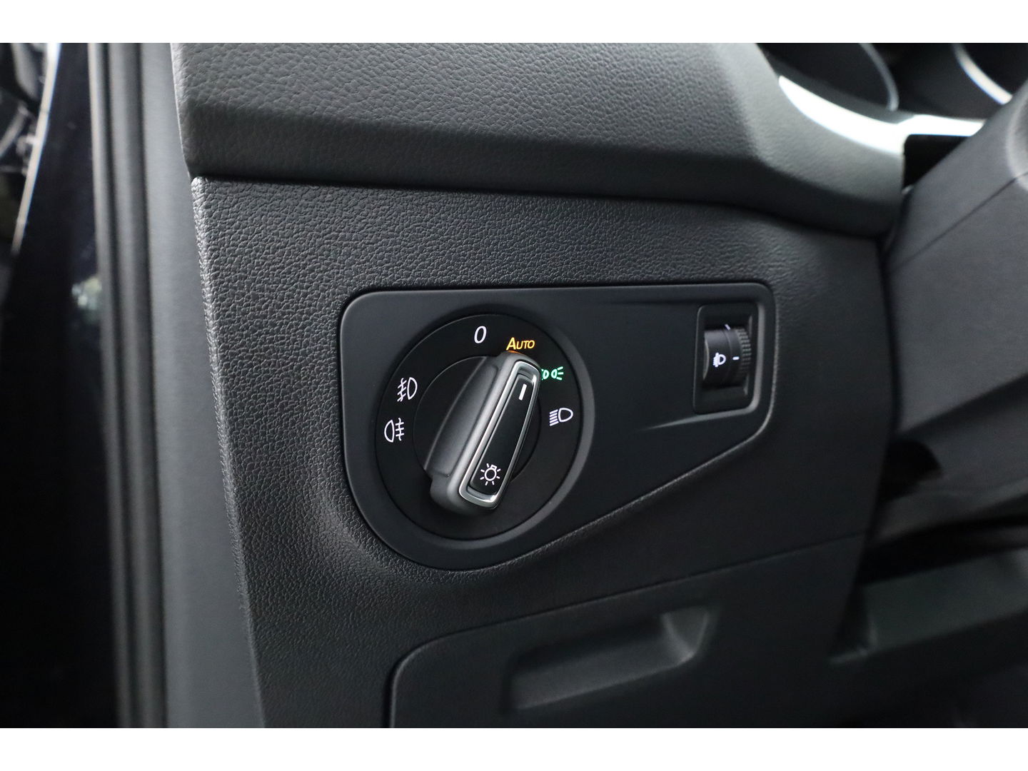 Volkswagen Tiguan 1.4 TSI Connected Series | Pano | Elek. Trekhaak | Massage | CarPlay | Stoelverw. | Navi | Cruise Contr.