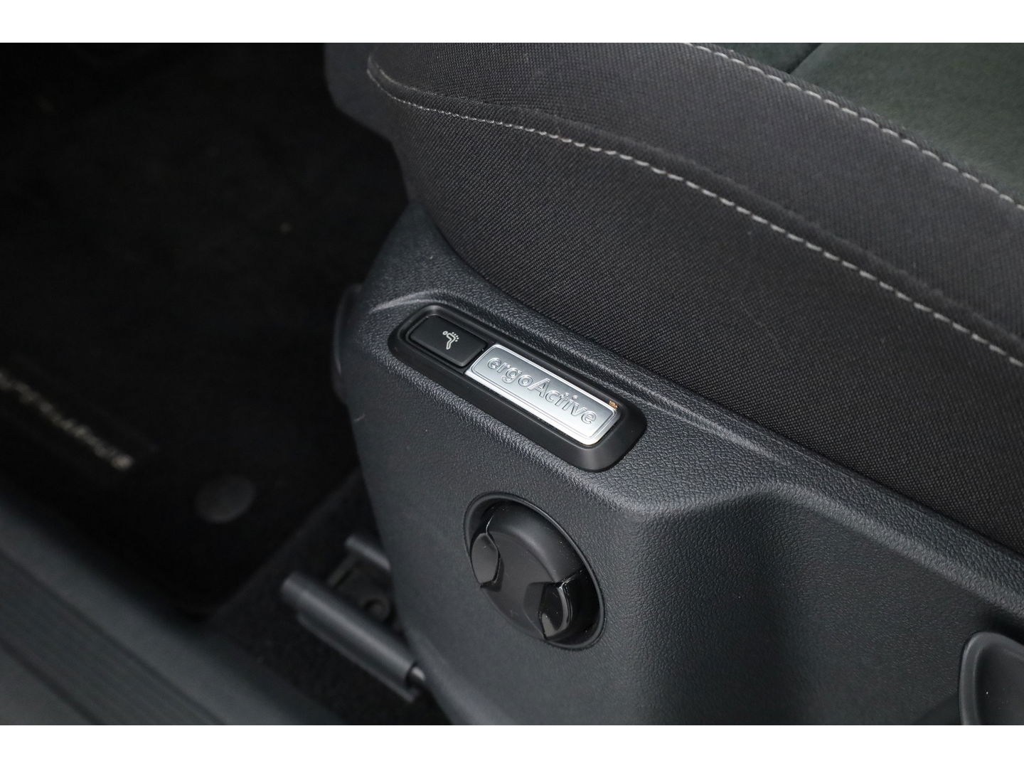 Volkswagen Tiguan 1.4 TSI Connected Series | Pano | Elek. Trekhaak | Massage | CarPlay | Stoelverw. | Navi | Cruise Contr.