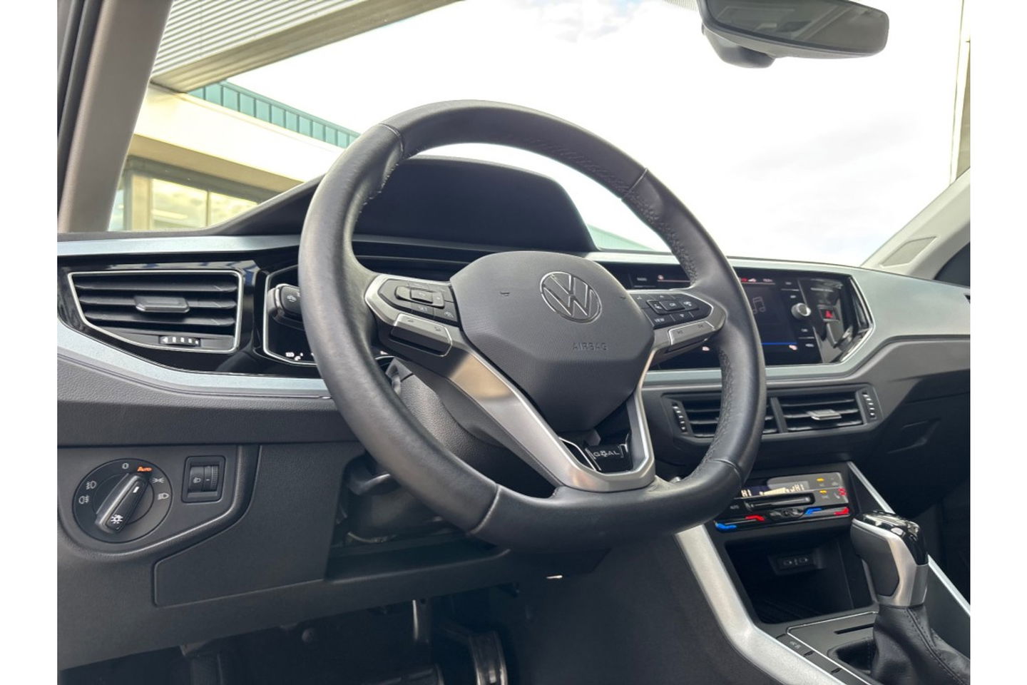 Volkswagen Polo 1.0 TSI AUTOMAAT 115PK GOAL EDITION NAVI PDC LMV ADAPCRUISE