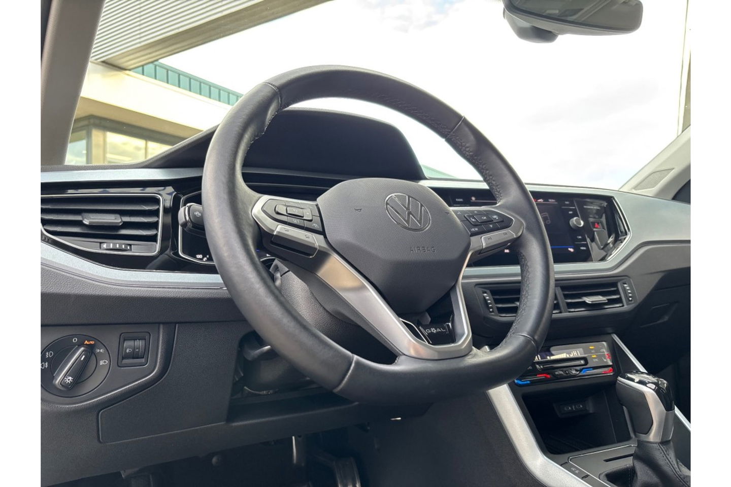 Volkswagen Polo 1.0 TSI AUTOMAAT 115PK GOAL EDITION NAVI PDC LMV ADAPCRUISE