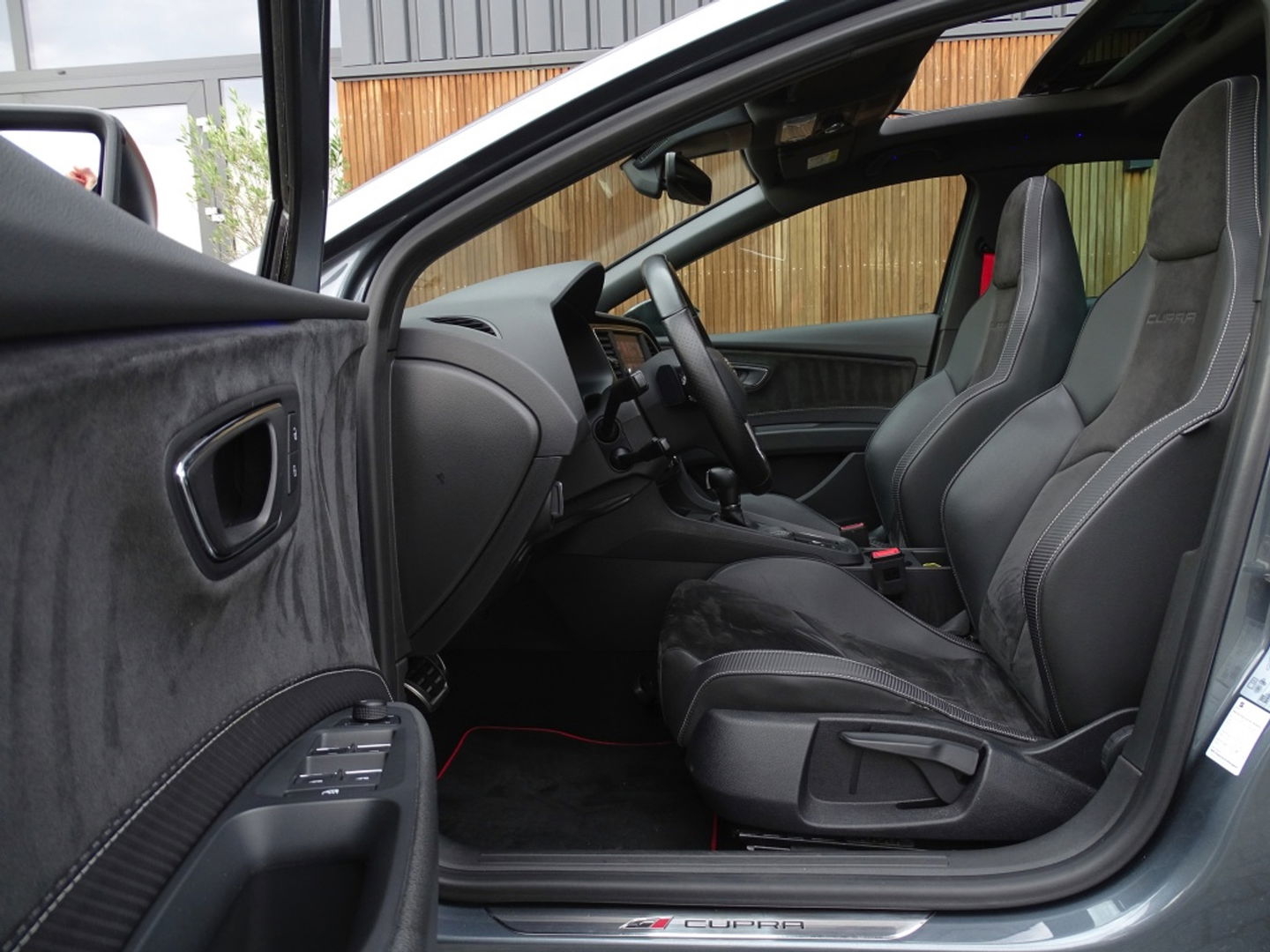 SEAT Leon 2.0 TSI CUPRA 300 F1 DSG / panoramadak / Beats / LED