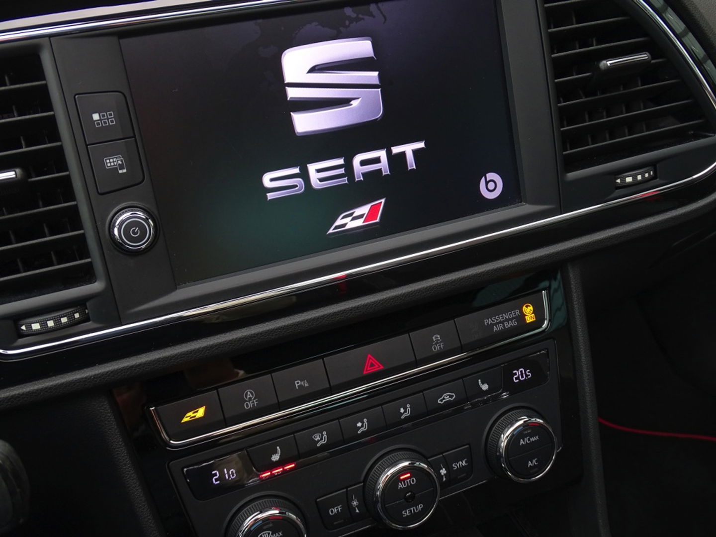 SEAT Leon 2.0 TSI CUPRA 300 F1 DSG / panoramadak / Beats / LED