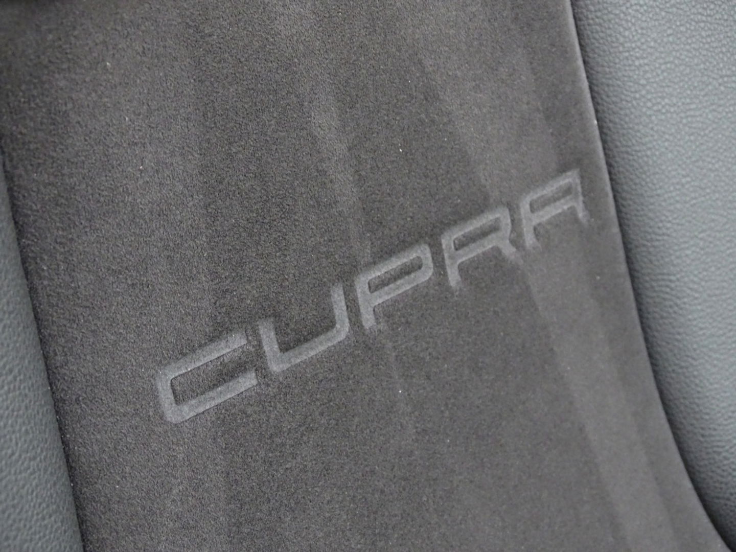 SEAT Leon 2.0 TSI CUPRA 300 F1 DSG / panoramadak / Beats / LED