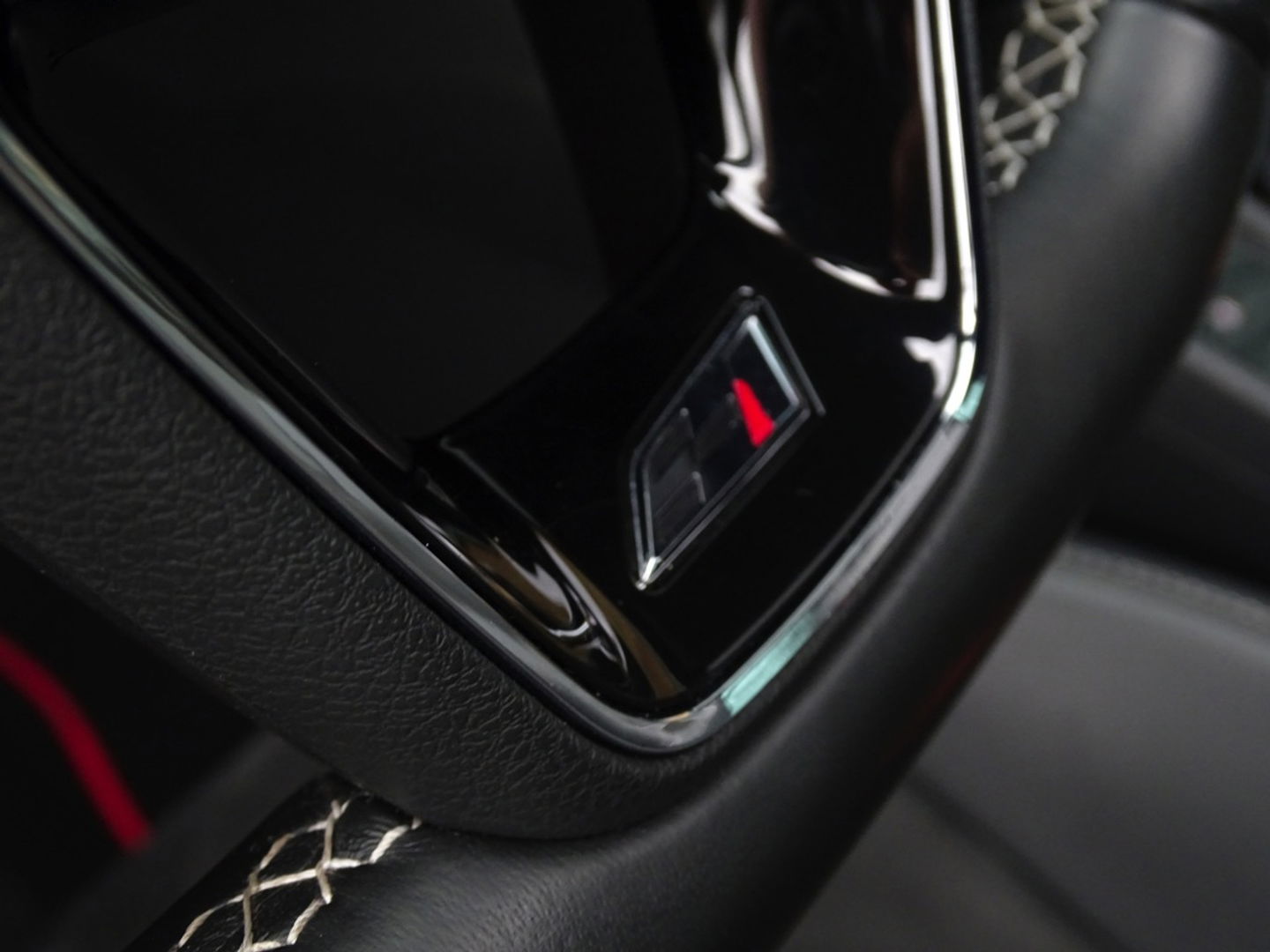 SEAT Leon 2.0 TSI CUPRA 300 F1 DSG / panoramadak / Beats / LED