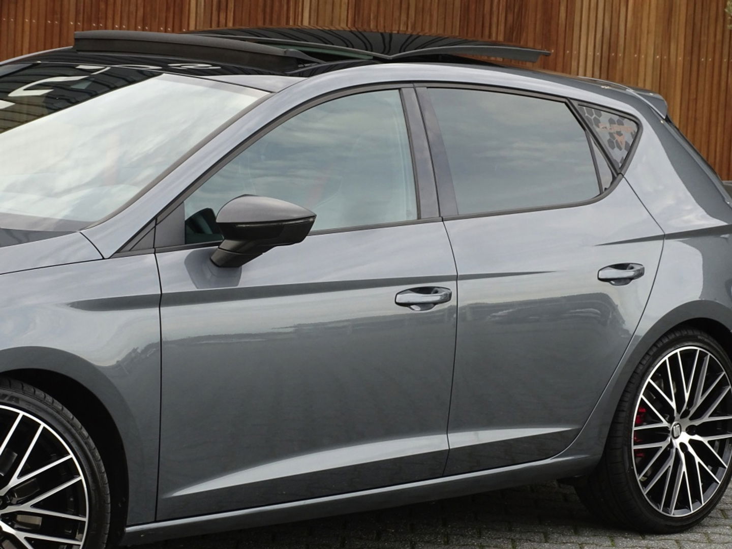SEAT Leon 2.0 TSI CUPRA 300 F1 DSG / panoramadak / Beats / LED