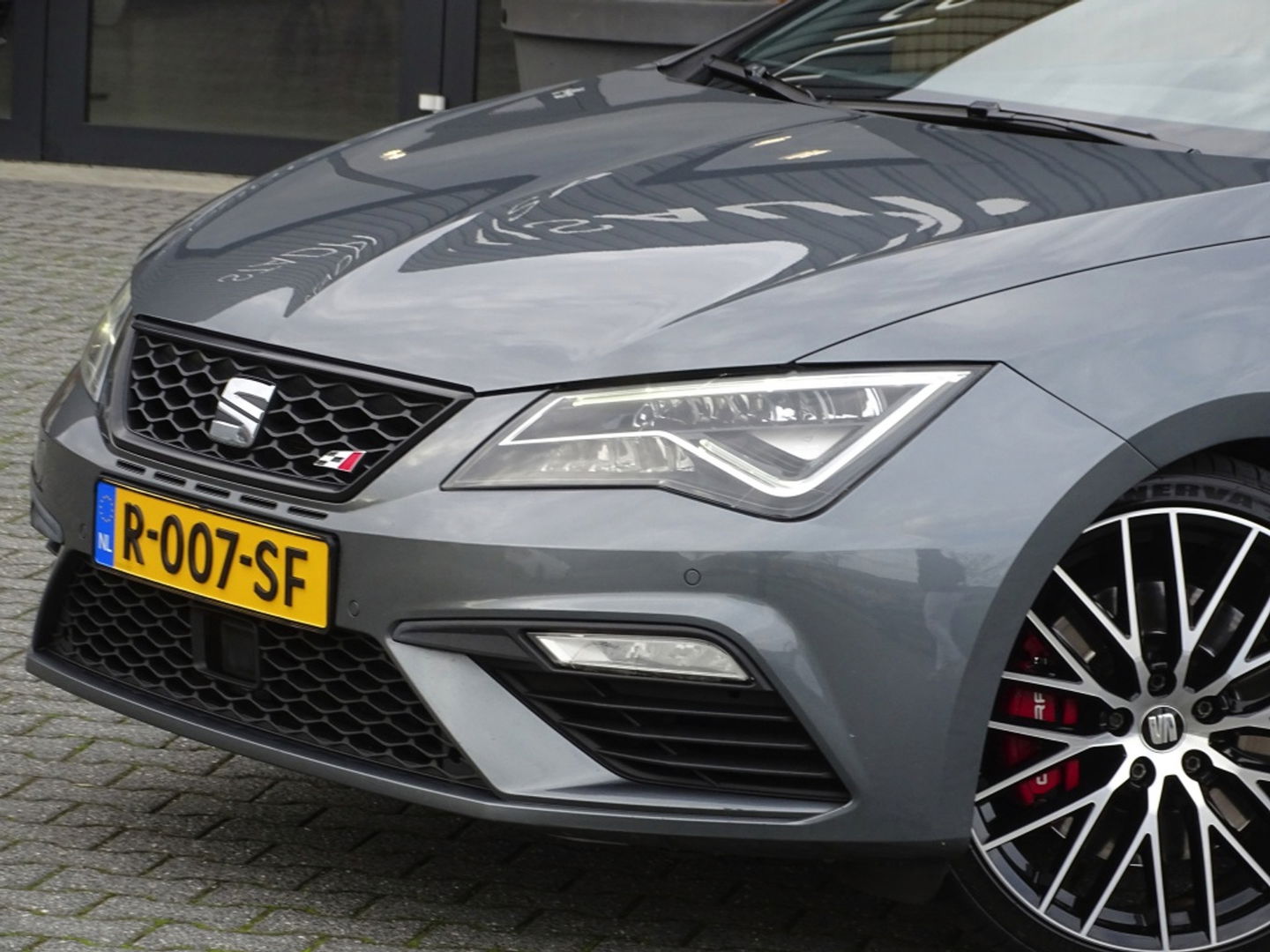 SEAT Leon 2.0 TSI CUPRA 300 F1 DSG / panoramadak / Beats / LED