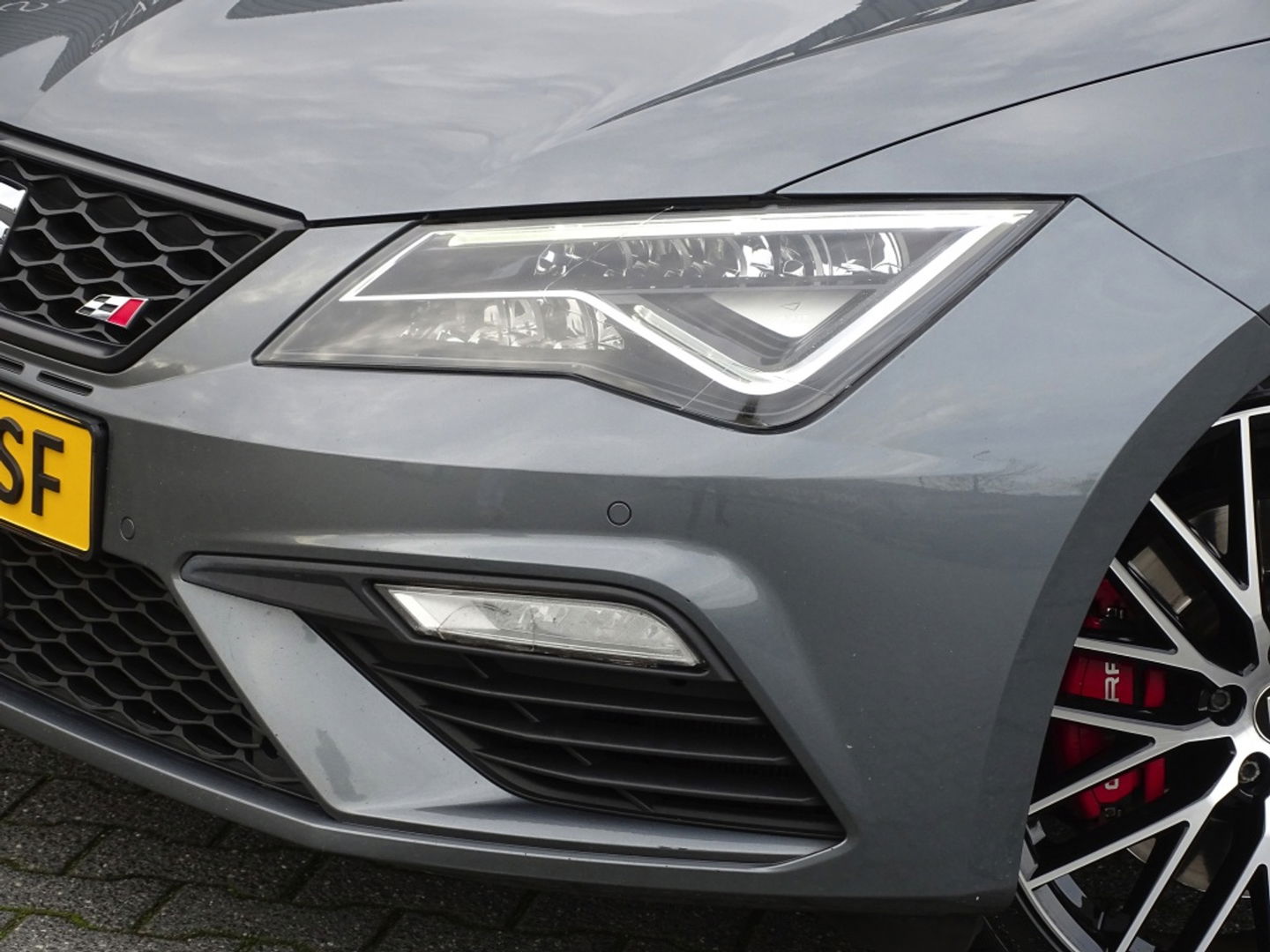 SEAT Leon 2.0 TSI CUPRA 300 F1 DSG / panoramadak / Beats / LED