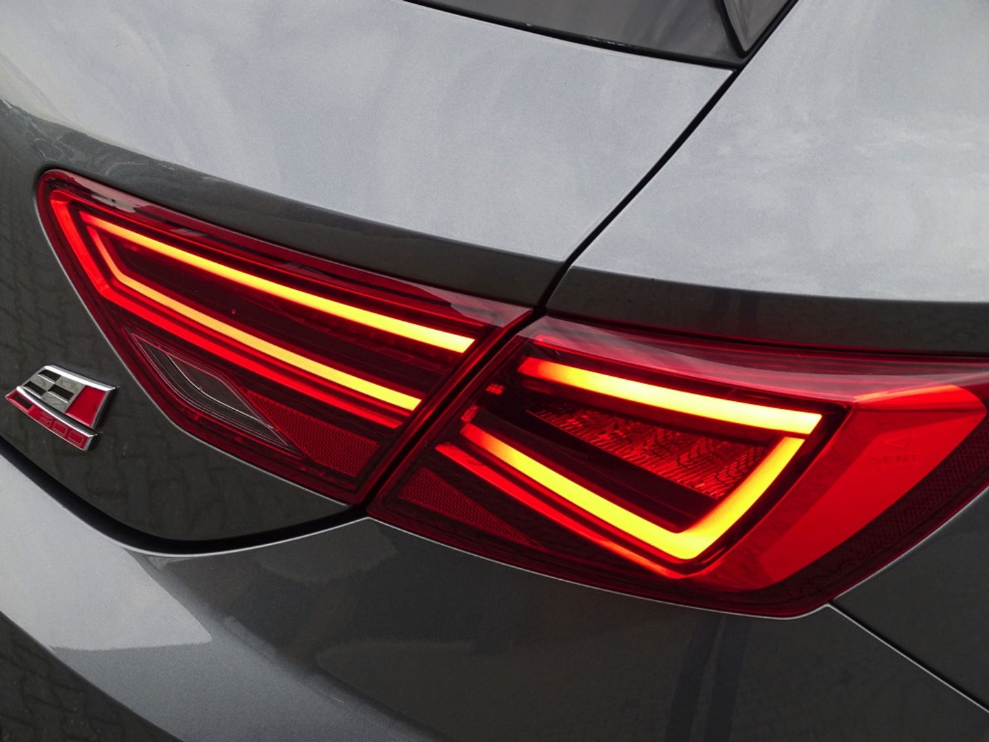 SEAT Leon 2.0 TSI CUPRA 300 F1 DSG / panoramadak / Beats / LED