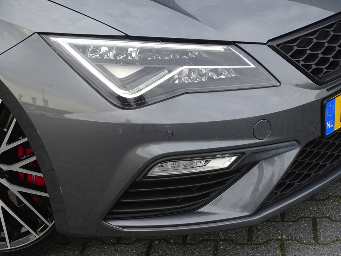 SEAT Leon 2.0 TSI CUPRA 300 F1 DSG / panoramadak / Beats / LED