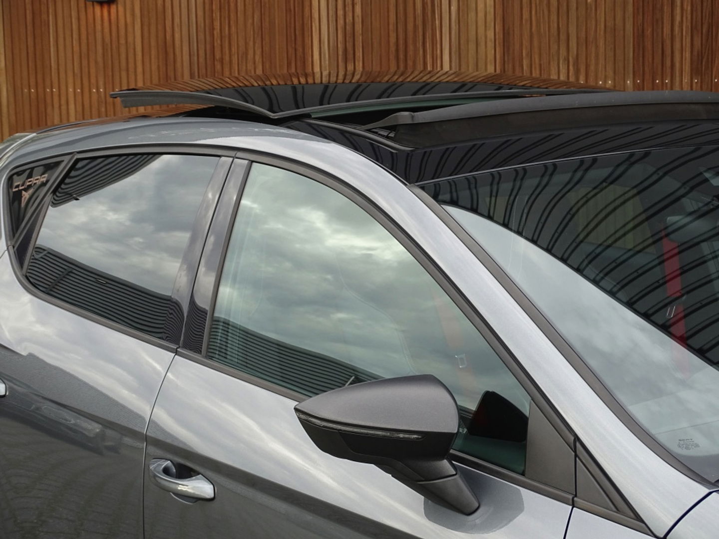 SEAT Leon 2.0 TSI CUPRA 300 F1 DSG / panoramadak / Beats / LED