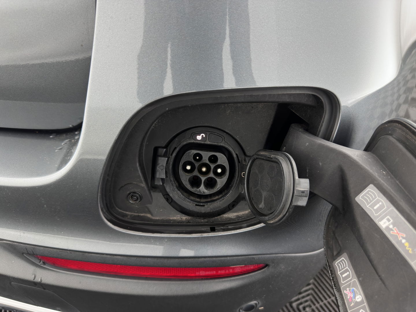 Mercedes-Benz GLC 350e 4MATIC Premium Plus Plug-in Aut. *LUXURY-LEATHER | FULL-LED | BLIND-SPOT | HEATED-SPORTSEATS | CAMERA | KEYLESS | AIR-SUSPENSION | ADAPTIVE-CRUISE | PRIVACY-GLASS | NAVI-FULLMAP | 20''ALU*