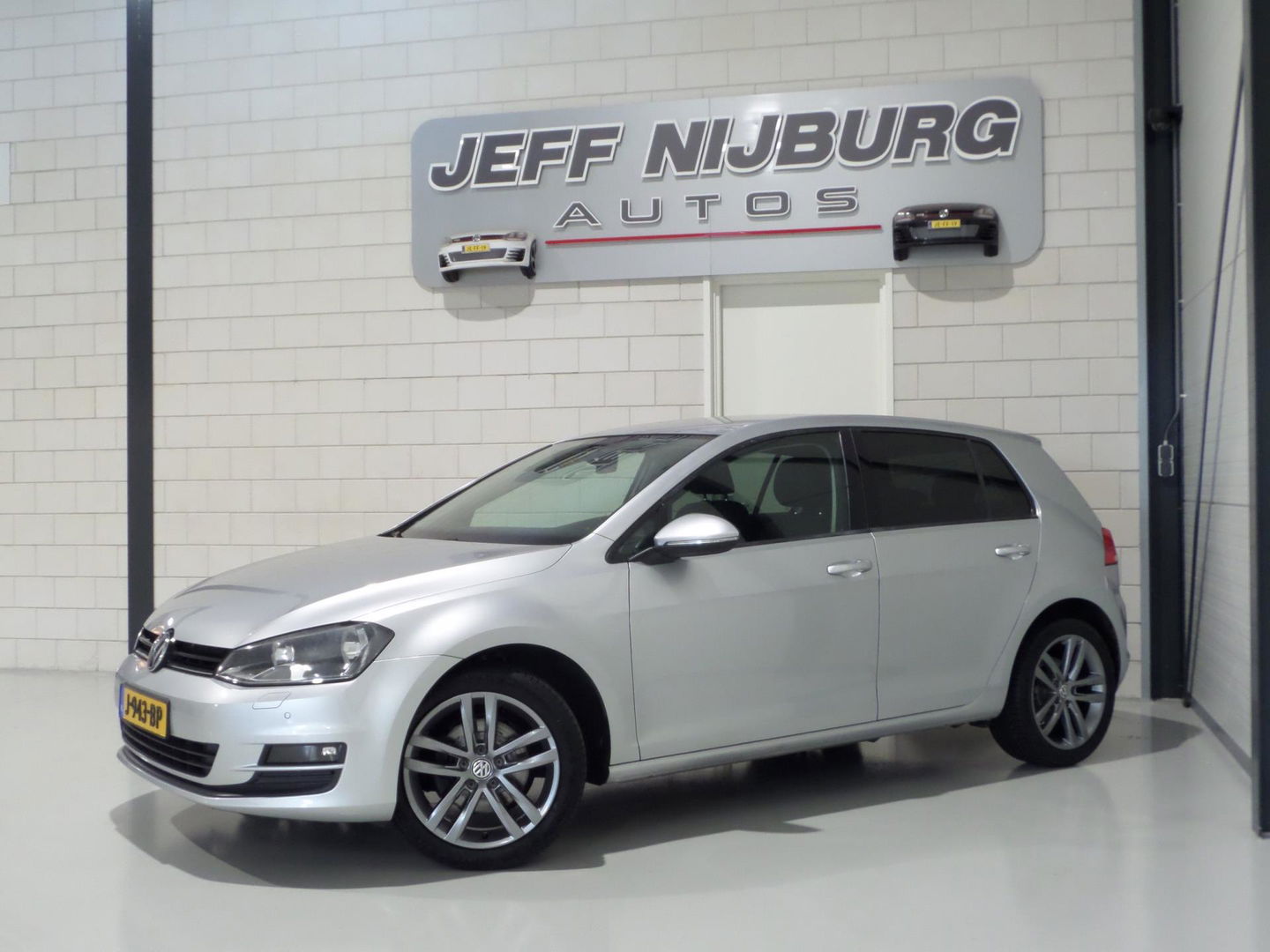 Volkswagen Golf 1.2 TSI Highline Apple-Carplay Stoelverwarming Parkeersensoren Navigatie Bluetooth Cruise-control Wireless-carplay