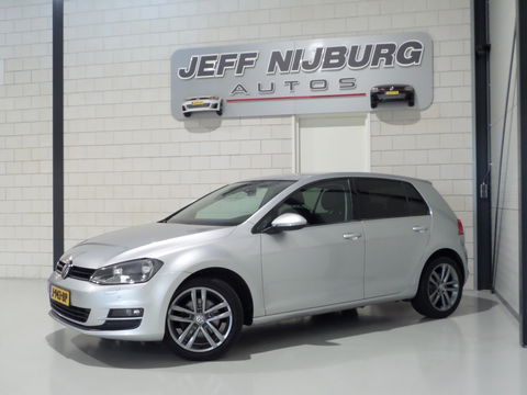 Volkswagen Golf 1.2 TSI Highline Apple-Carplay Stoelverwarming Parkeersensoren Navigatie Bluetooth Cruise-control Wireless-carplay