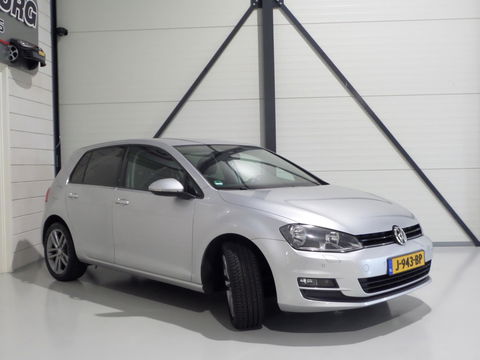 Volkswagen Golf 1.2 TSI Highline Apple-Carplay Stoelverwarming Parkeersensoren Navigatie Bluetooth Cruise-control Wireless-carplay
