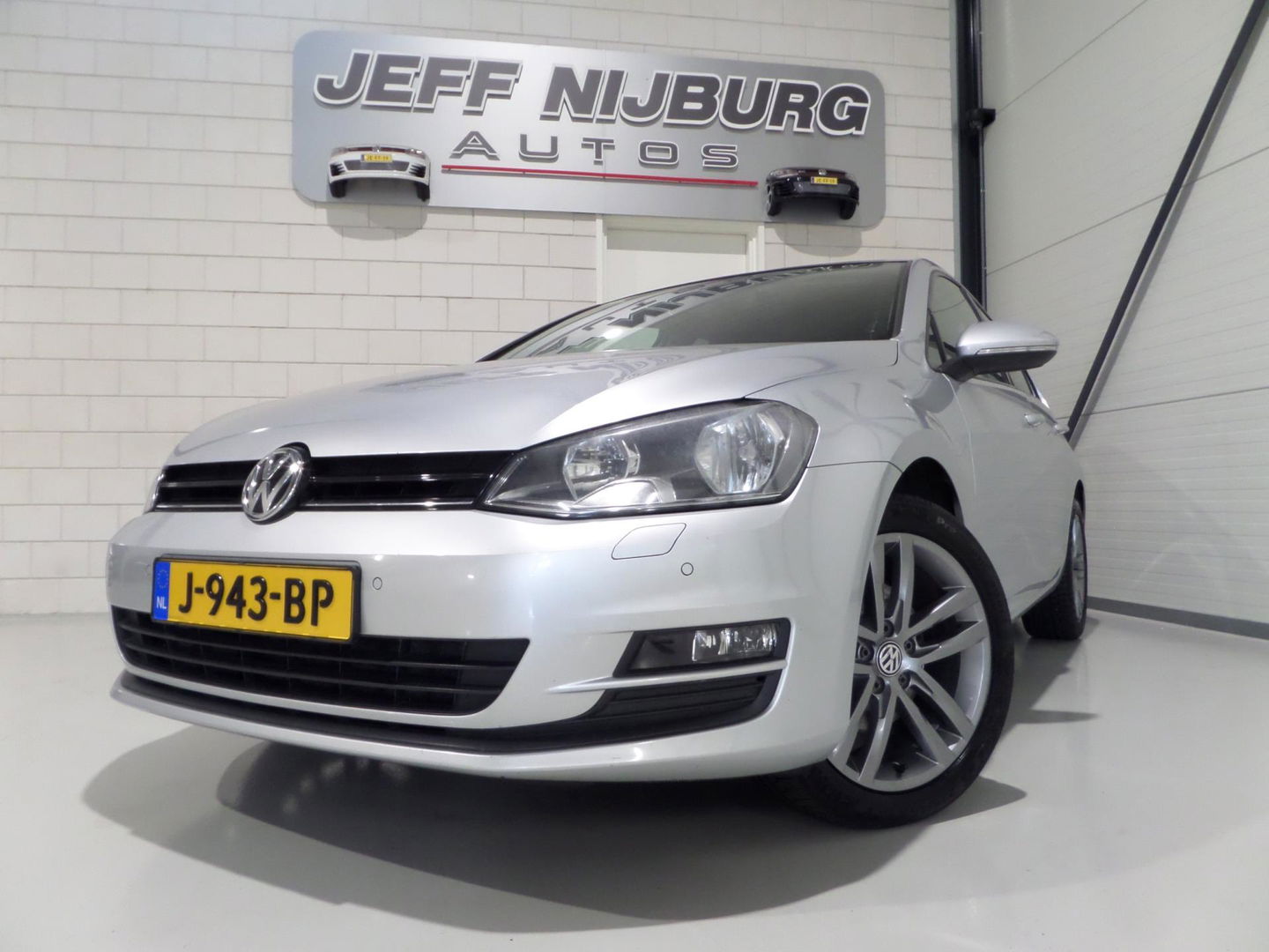 Volkswagen Golf 1.2 TSI Highline Apple-Carplay Stoelverwarming Parkeersensoren Navigatie Bluetooth Cruise-control Wireless-carplay