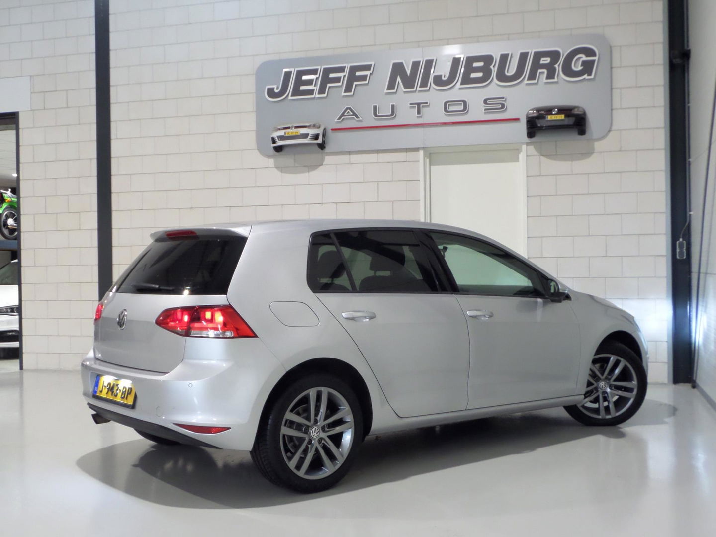 Volkswagen Golf 1.2 TSI Highline Apple-Carplay Stoelverwarming Parkeersensoren Navigatie Bluetooth Cruise-control Wireless-carplay