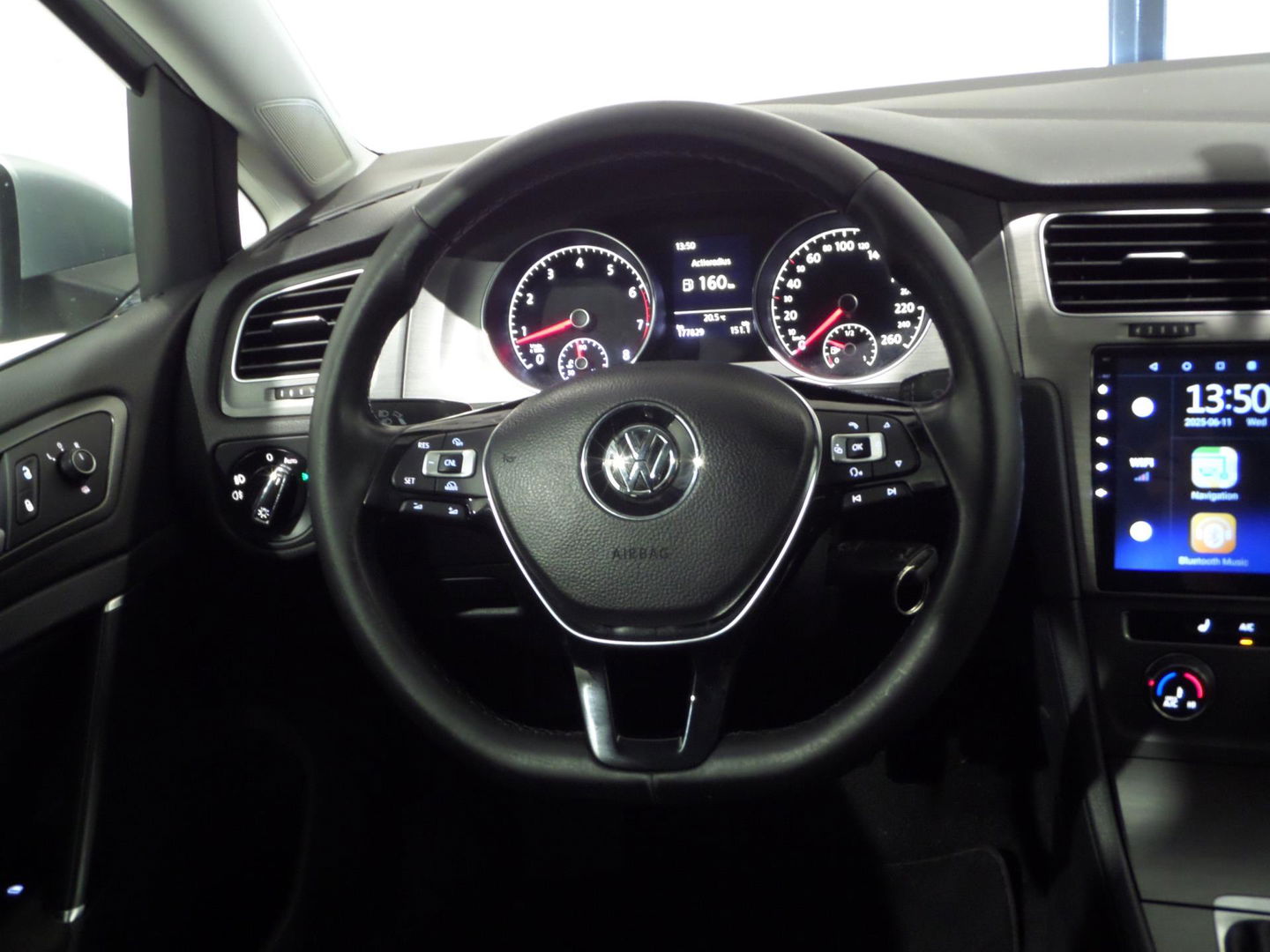 Volkswagen Golf 1.2 TSI Highline Apple-Carplay Stoelverwarming Parkeersensoren Navigatie Bluetooth Cruise-control Wireless-carplay