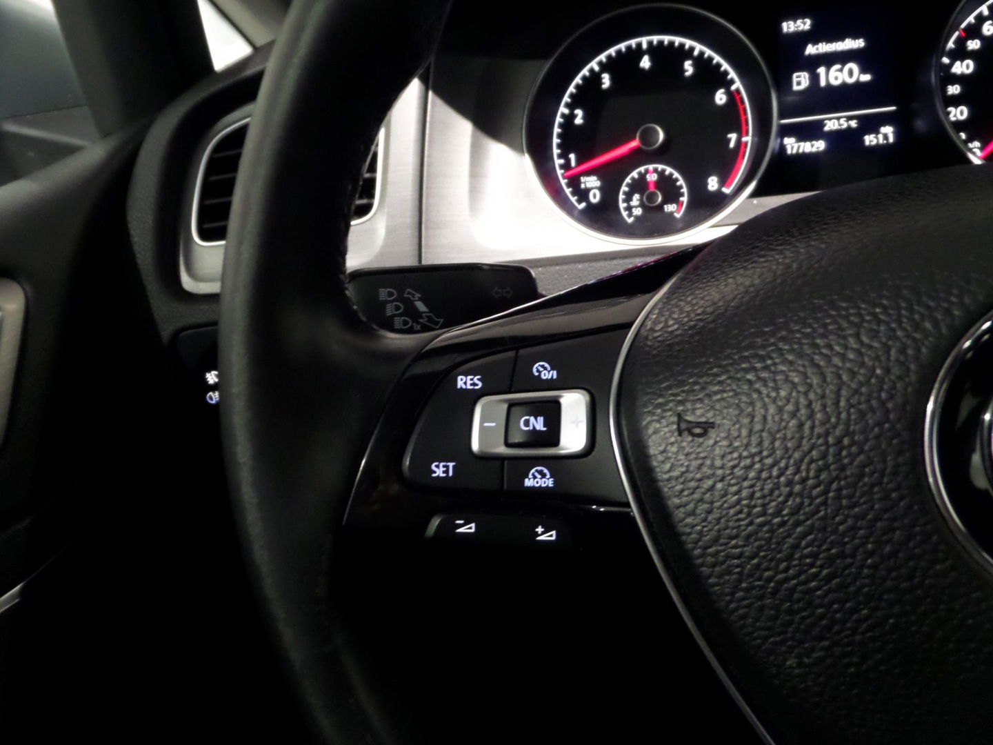 Volkswagen Golf 1.2 TSI Highline Apple-Carplay Stoelverwarming Parkeersensoren Navigatie Bluetooth Cruise-control Wireless-carplay