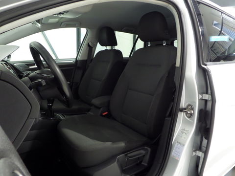 Volkswagen Golf 1.2 TSI Highline Apple-Carplay Stoelverwarming Parkeersensoren Navigatie Bluetooth Cruise-control Wireless-carplay