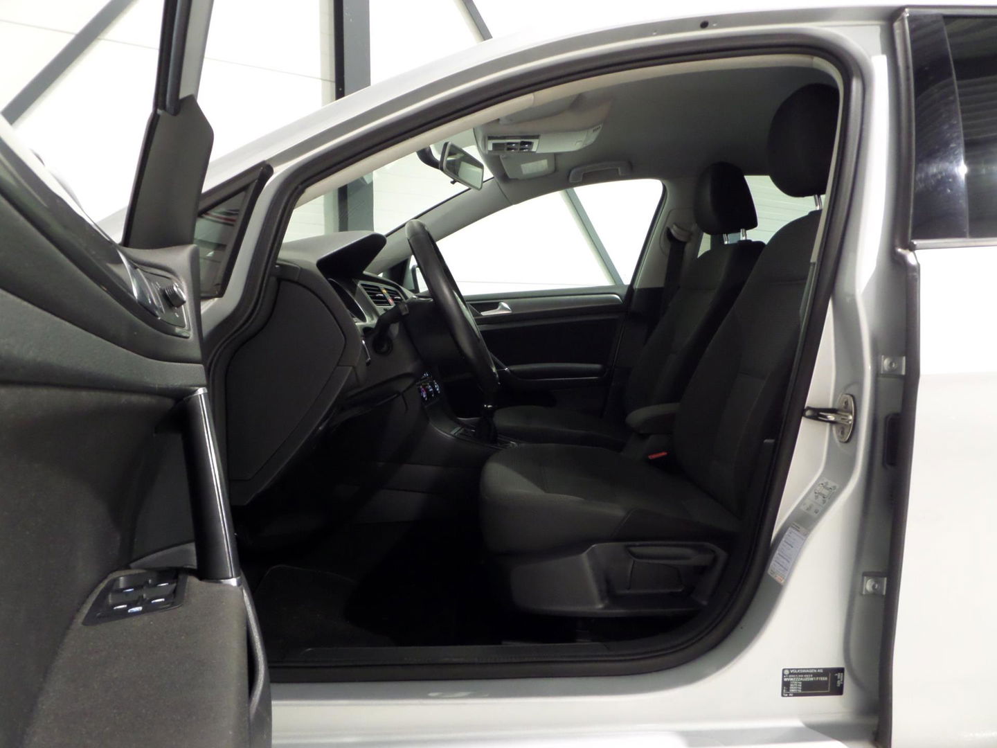 Volkswagen Golf 1.2 TSI Highline Apple-Carplay Stoelverwarming Parkeersensoren Navigatie Bluetooth Cruise-control Wireless-carplay