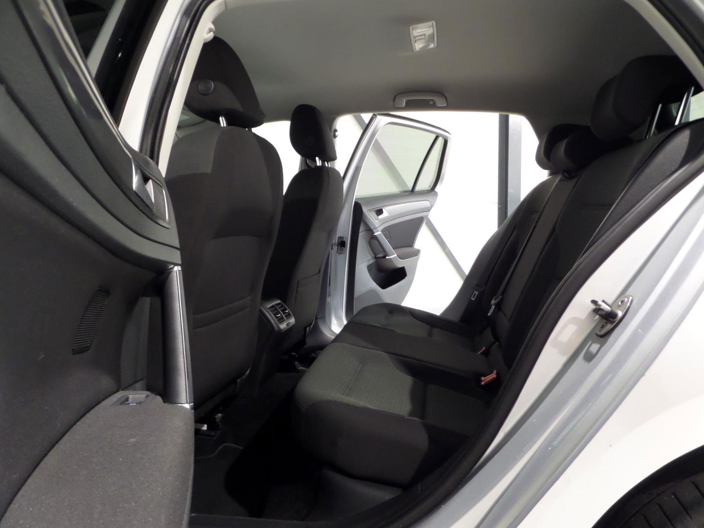 Volkswagen Golf 1.2 TSI Highline Apple-Carplay Stoelverwarming Parkeersensoren Navigatie Bluetooth Cruise-control Wireless-carplay