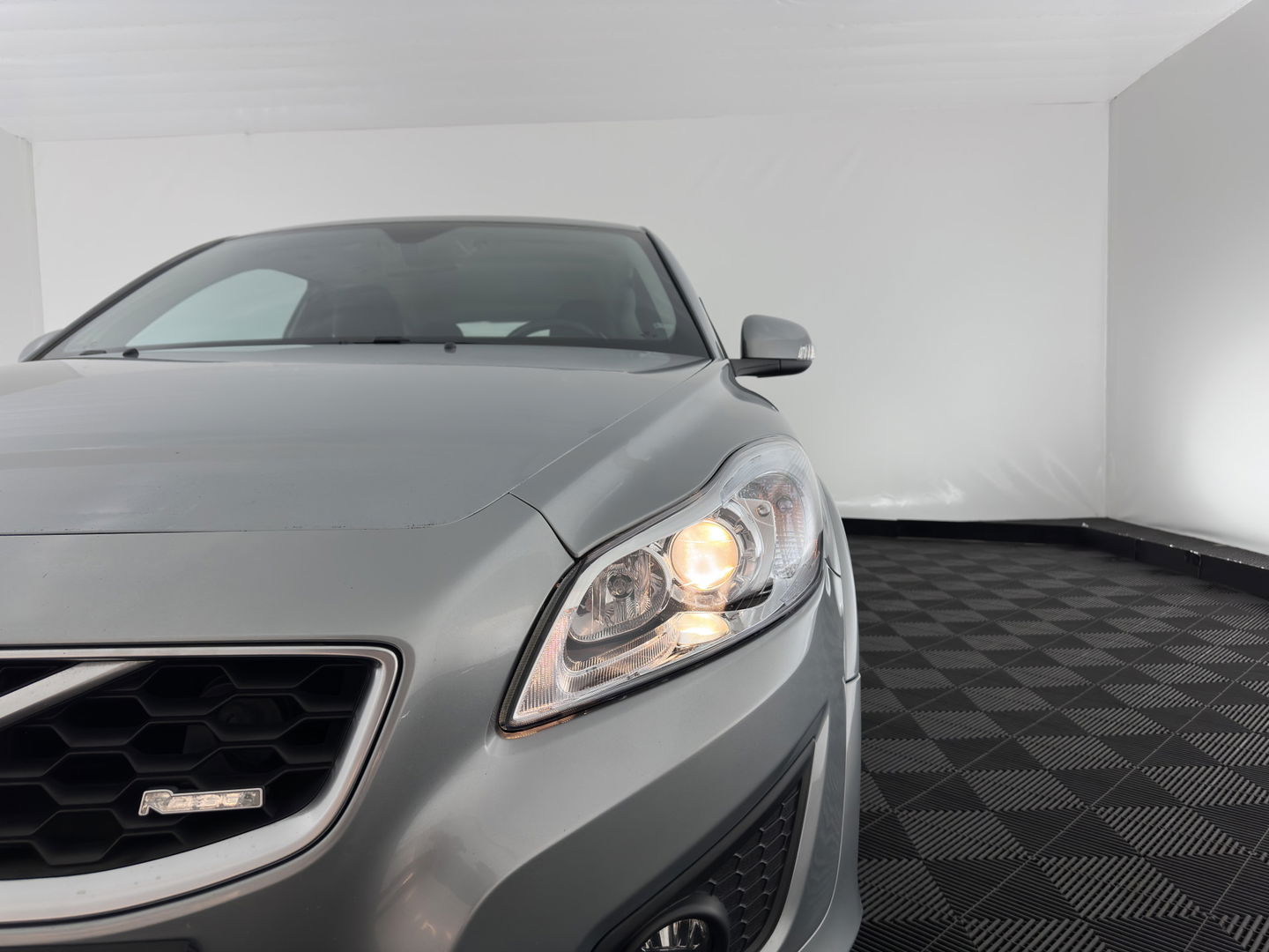 Volvo C30 1.6 D2 R-Design *LEATHER-FABRIC | SPORT-SEATS | ECC | PDC | CRUISE | CARBON-INLAY | TOWBAR | 17''ALU*