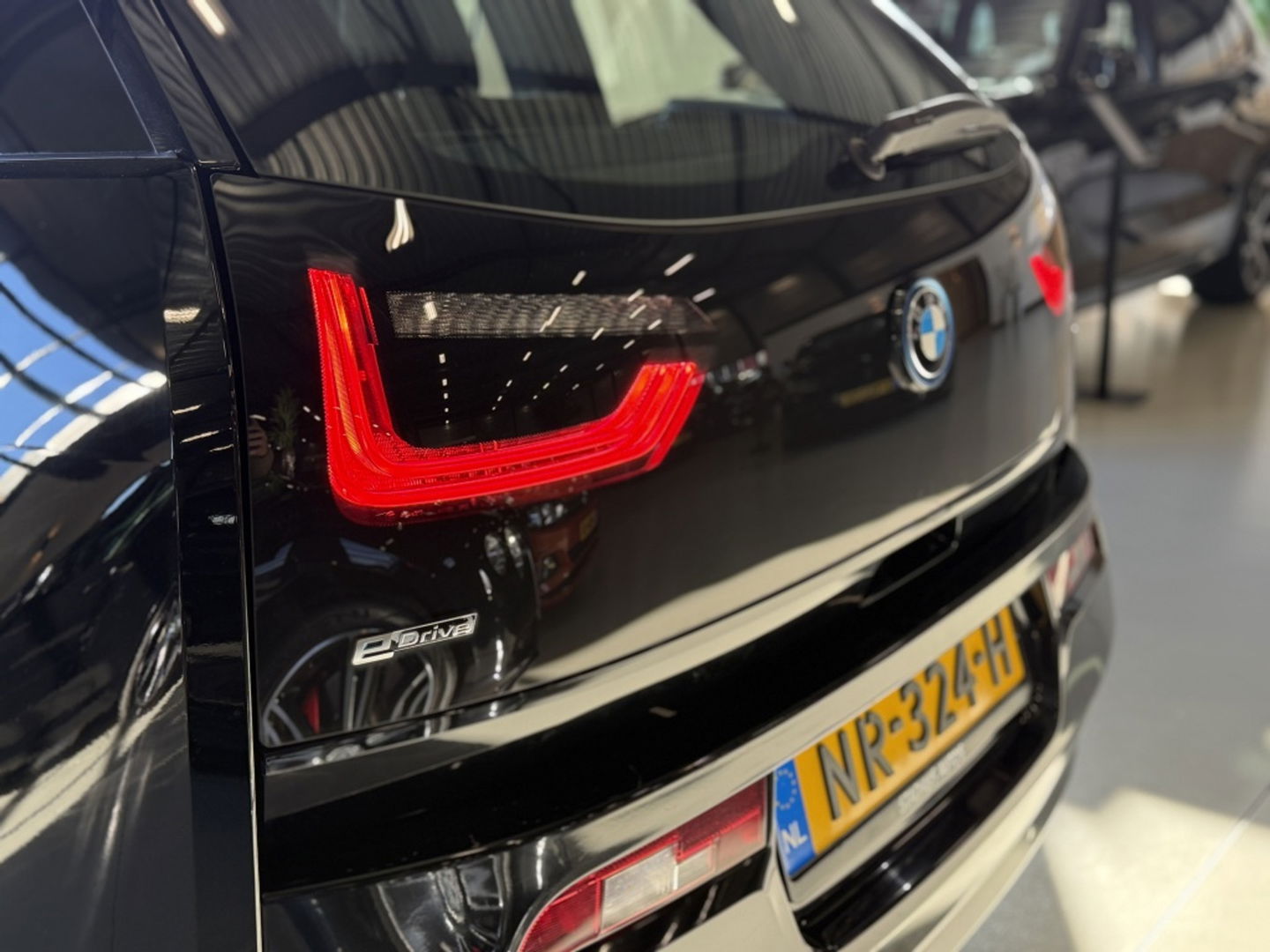 BMW i3 94Ah 170PK 33kWh / High Executive / Harman Kardon / LED *NAP*