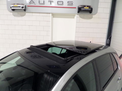 Volkswagen Golf 2.0 TSI GTI "Origineel NL!" Panoramadak Xenon-LED Trekhaak Camera DCC 19"Velgen Parkeersensoren Navigatie Garantie