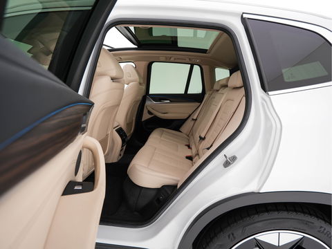 BMW iX3 High Executive 80 kWh [ 3-Fase ] {SOH-99%} (INCL-BTW) *PANO | HEAD-UP | ADAPTIVE-CRUISE | BLIND-SPOT | LUXURY-LEATHER | FULL-LED | HARMAN/KARDON | TOP-VIEW | MEMORY-PACK | AMBIENT-LIGHT | DIGI-COCKPIT | NAVI-FULLMAP | TOWBAR | 20''