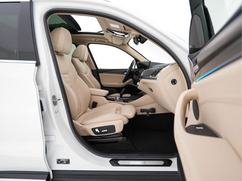 BMW iX3 High Executive 80 kWh [ 3-Fase ] {SOH-99%} (INCL-BTW) *PANO | HEAD-UP | ADAPTIVE-CRUISE | BLIND-SPOT | LUXURY-LEATHER | FULL-LED | HARMAN/KARDON | TOP-VIEW | MEMORY-PACK | AMBIENT-LIGHT | DIGI-COCKPIT | NAVI-FULLMAP | TOWBAR | 20''