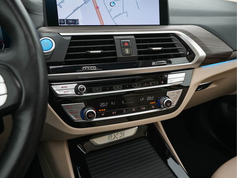 BMW iX3 High Executive 80 kWh [ 3-Fase ] {SOH-99%} (INCL-BTW) *PANO | HEAD-UP | ADAPTIVE-CRUISE | BLIND-SPOT | LUXURY-LEATHER | FULL-LED | HARMAN/KARDON | TOP-VIEW | MEMORY-PACK | AMBIENT-LIGHT | DIGI-COCKPIT | NAVI-FULLMAP | TOWBAR | 20''